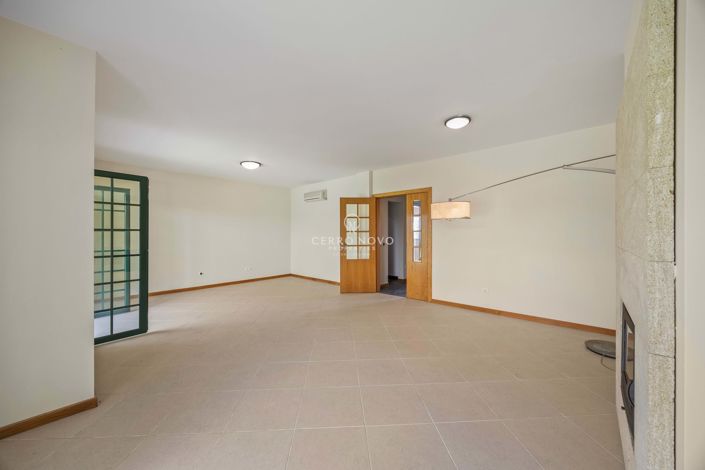 Image No.11-4 Bed Townhouse for sale