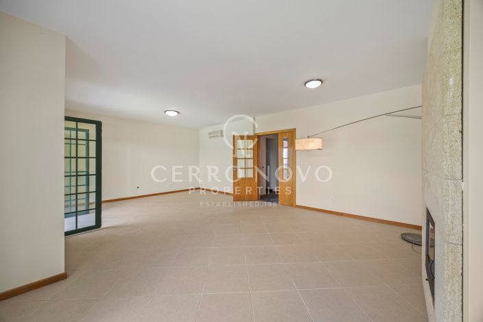 Image No.11-4 Bed Townhouse for sale