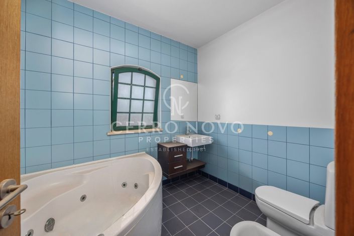 Image No.18-4 Bed Townhouse for sale