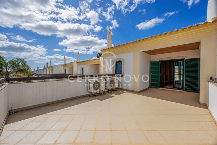 Image No.19-4 Bed Townhouse for sale