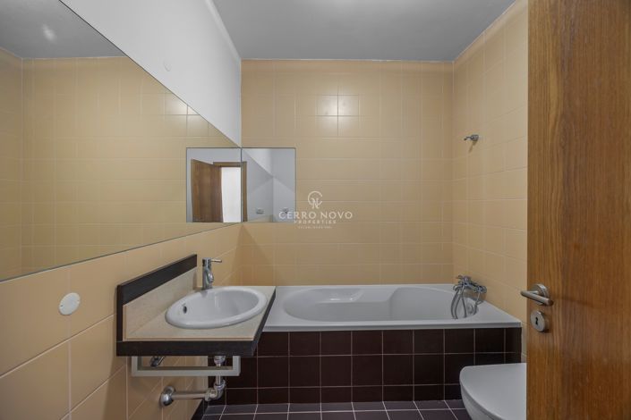 Image No.21-4 Bed Townhouse for sale