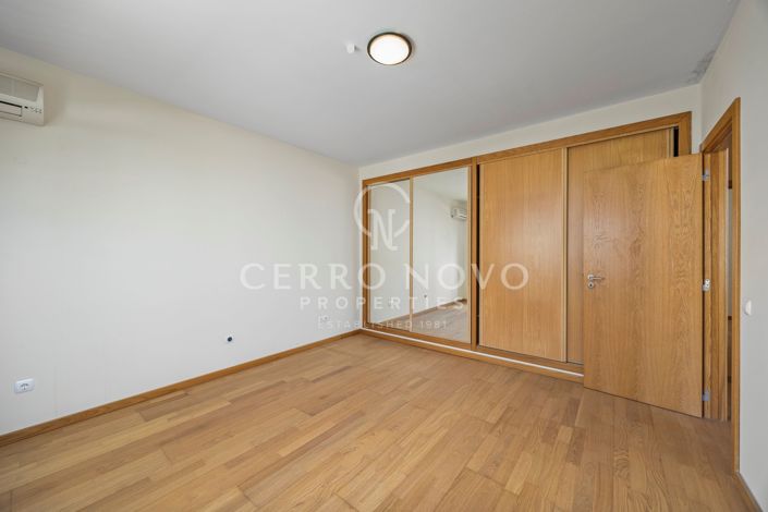 Image No.23-4 Bed Townhouse for sale