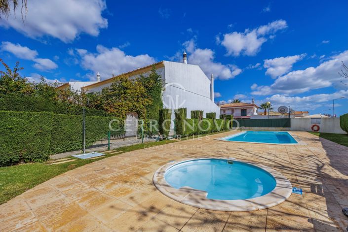 Image No.24-4 Bed Townhouse for sale