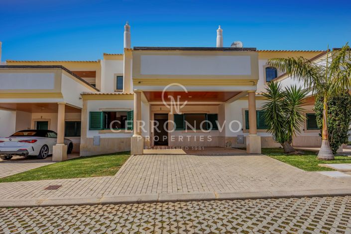 Image No.26-4 Bed Townhouse for sale
