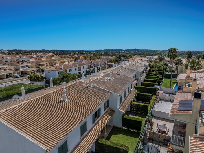 Image No.27-4 Bed Townhouse for sale