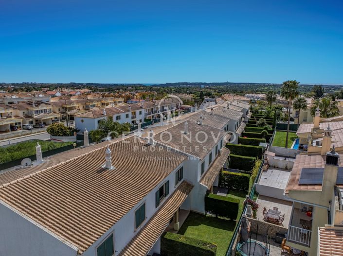Image No.27-4 Bed Townhouse for sale