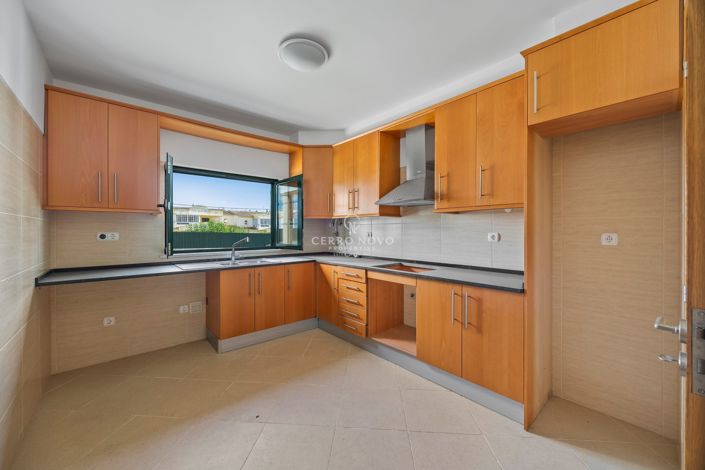 Image No.4-4 Bed Townhouse for sale