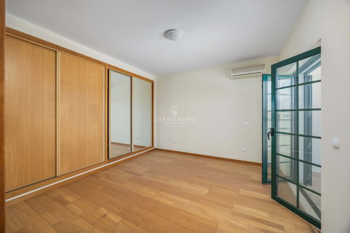 Image No.5-4 Bed Townhouse for sale