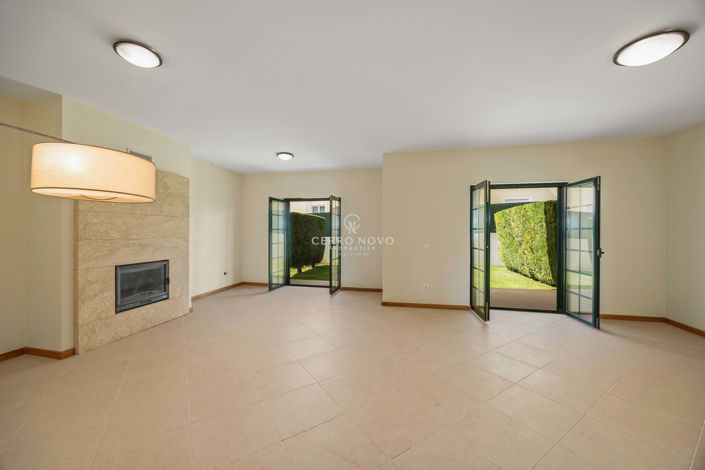 Image No.9-4 Bed Townhouse for sale