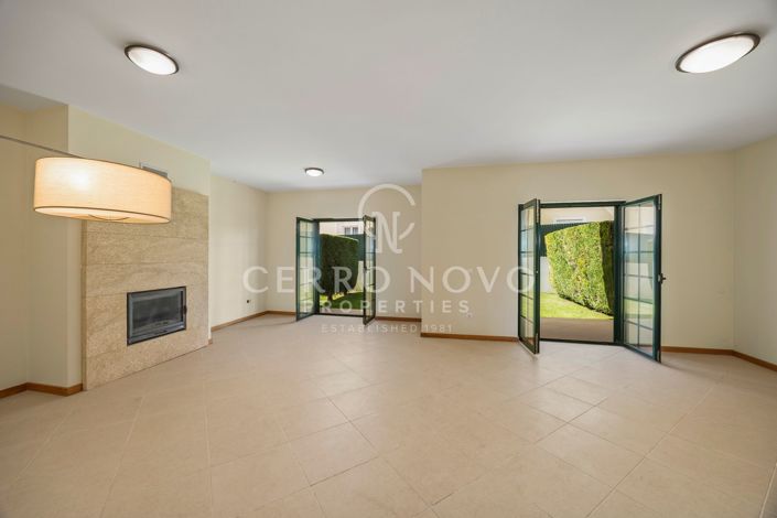 Image No.9-4 Bed Townhouse for sale