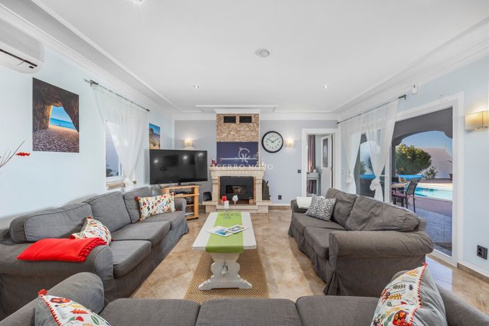 Image No.10-4 Bed Villa for sale