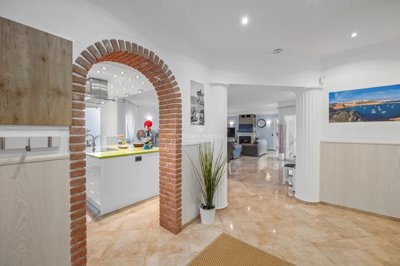 2419-245506-d4a7072701644bd18f6c9ffe77b802fa4