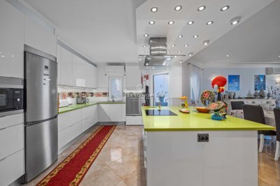 2419-245506-d4a7072701644bd18f6c9ffe77b802fa4