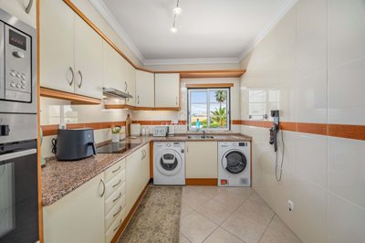 2419-242218-d4a7072701644bd18f6c9ffe77b802fa4