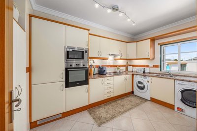 2419-242218-d4a7072701644bd18f6c9ffe77b802fa4