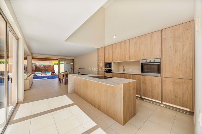 Image No.9-4 Bed Villa for sale