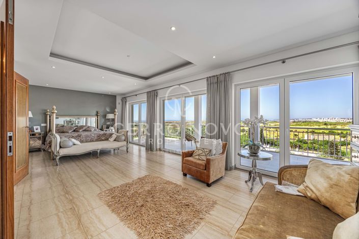Image No.2-6 Bed Villa for sale