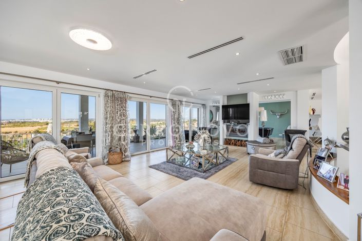Image No.42-6 Bed Villa for sale