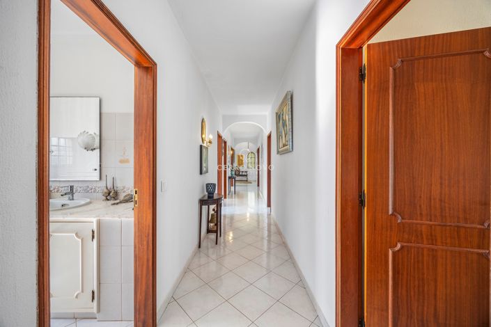 Image No.28-5 Bed Villa for sale