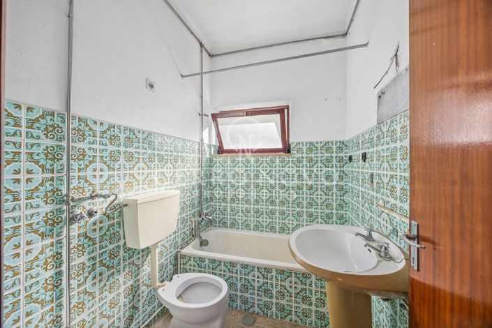 Image No.20-5 Bed Townhouse for sale