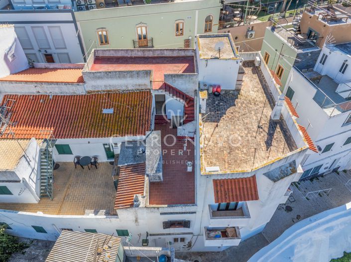 Image No.25-5 Bed Townhouse for sale