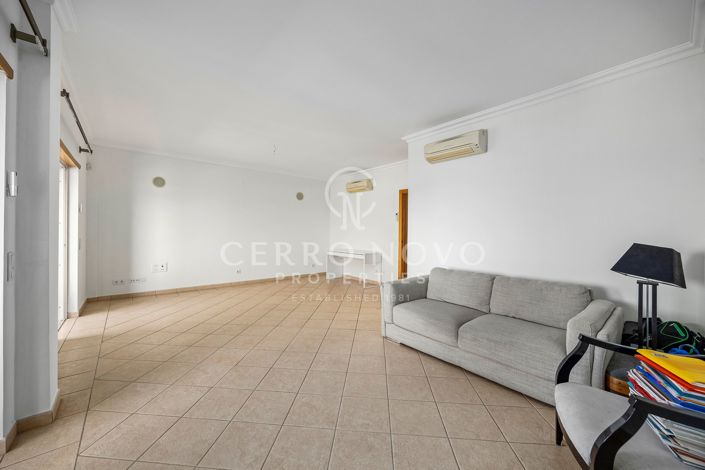 Image No.21-3 Bed Apartment for sale