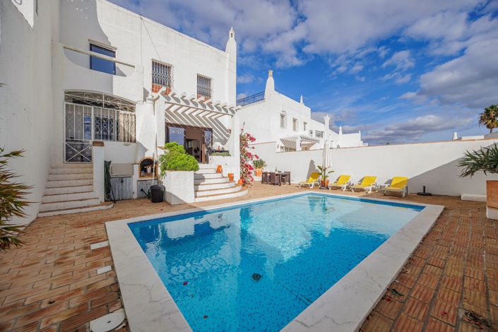 Image No.18-3 Bed Townhouse for sale