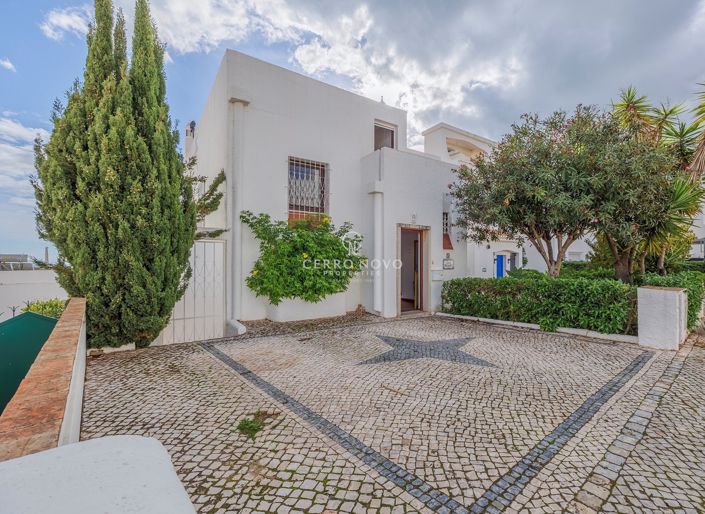 Image No.26-3 Bed Townhouse for sale