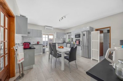 2419-364140-d4a7072701644bd18f6c9ffe77b802fa4