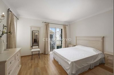 2419-366061-d4a7072701644bd18f6c9ffe77b802fa4