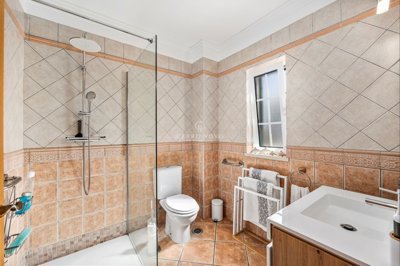 2419-366061-d4a7072701644bd18f6c9ffe77b802fa4