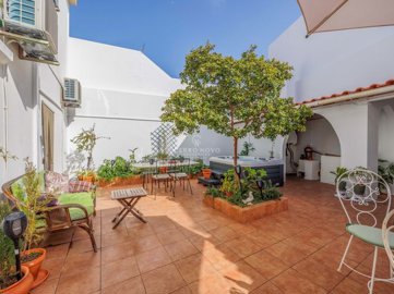 2419-354069-d4a7072701644bd18f6c9ffe77b802fa4