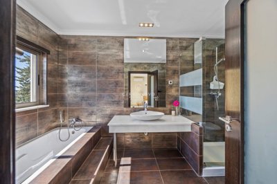 2419-364749-d4a7072701644bd18f6c9ffe77b802fa4