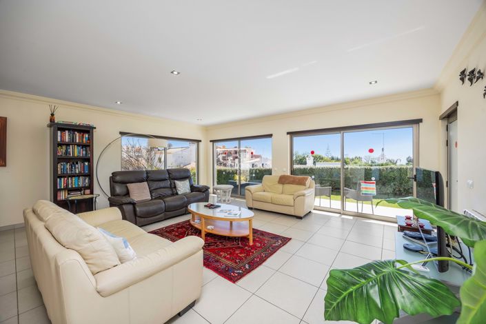 Image No.2-4 Bed Villa for sale