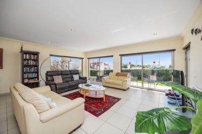 2419-364749-d4a7072701644bd18f6c9ffe77b802fa4