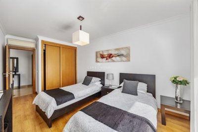 2419-366476-d4a7072701644bd18f6c9ffe77b802fa4