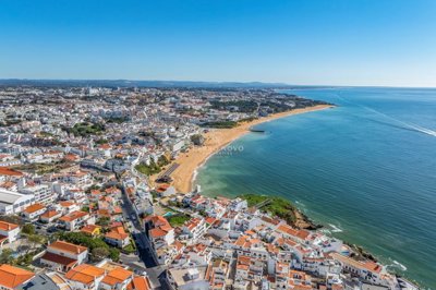 2419-366476-d4a7072701644bd18f6c9ffe77b802fa4