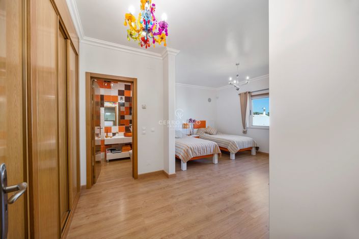 Image No.21-4 Bed Apartment for sale