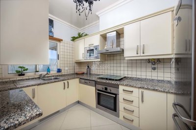 2419-371953-d4a7072701644bd18f6c9ffe77b802fa4