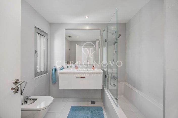 Image No.20-3 Bed Townhouse for sale