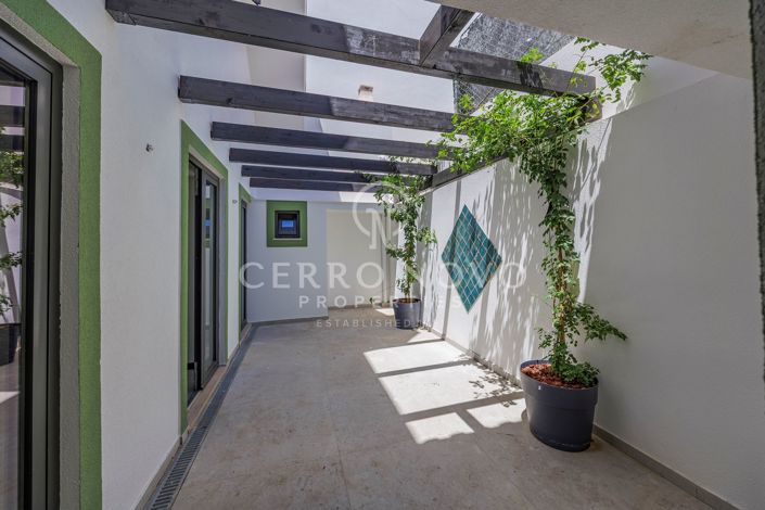 Image No.8-3 Bed Townhouse for sale