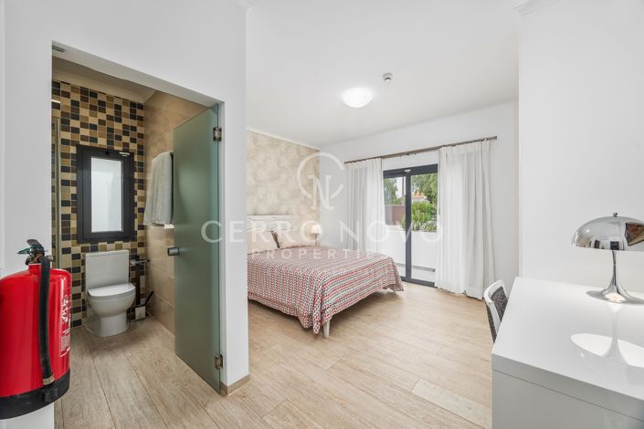 Image No.40-6 Bed Villa for sale