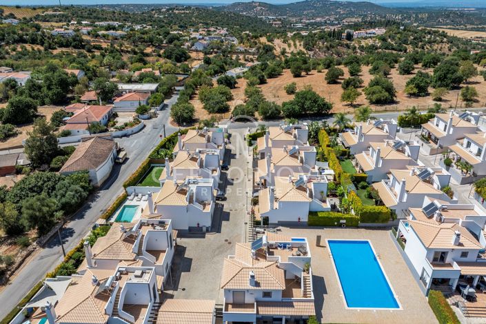 Three-bedroom semi-detached villa set in a private and quiet condominium with communal pool