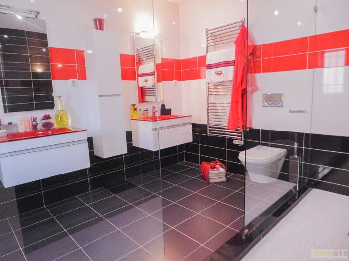 Image No.17-4 Bed House for sale