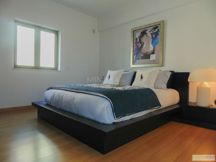 Image No.20-4 Bed House for sale