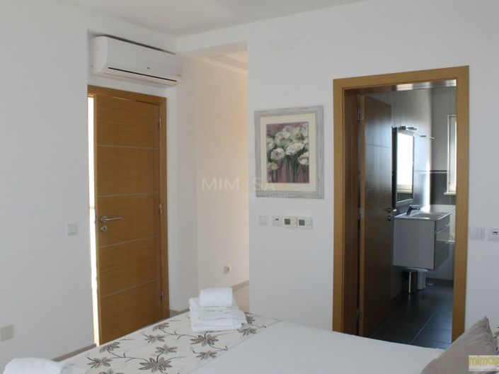 Image No.10-4 Bed House for sale