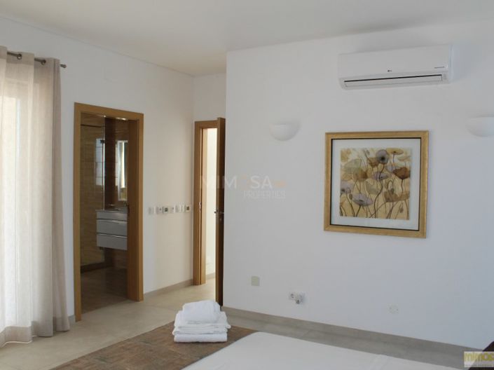 Image No.17-4 Bed House for sale