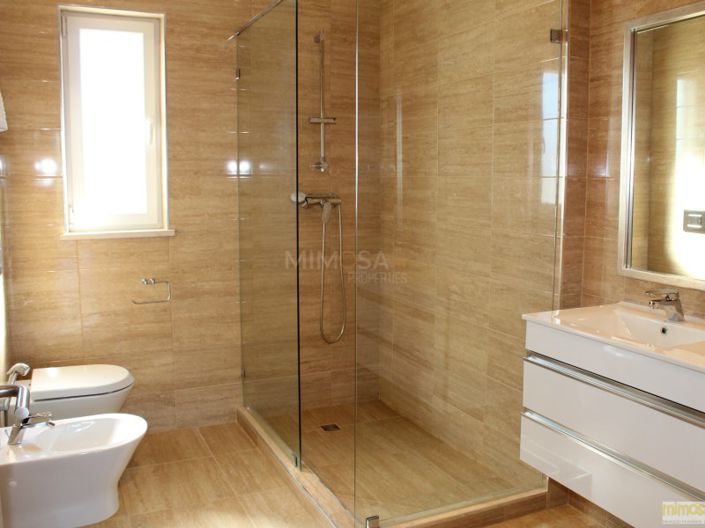Image No.18-4 Bed House for sale