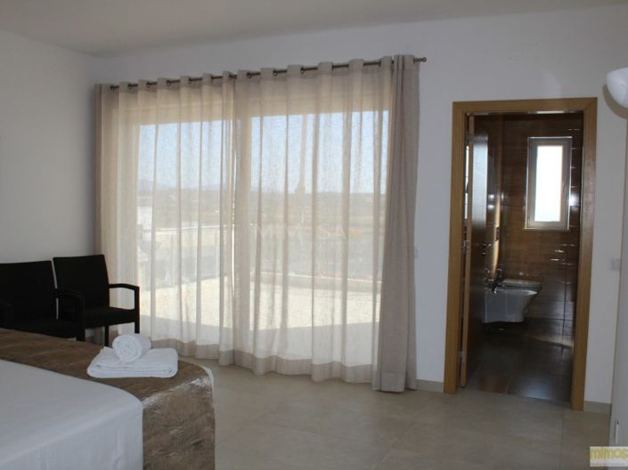 Image No.19-4 Bed House for sale