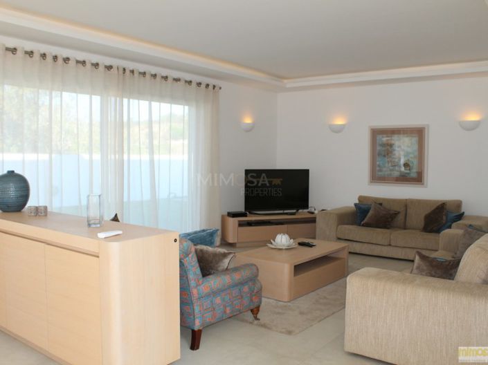 Image No.2-4 Bed House for sale